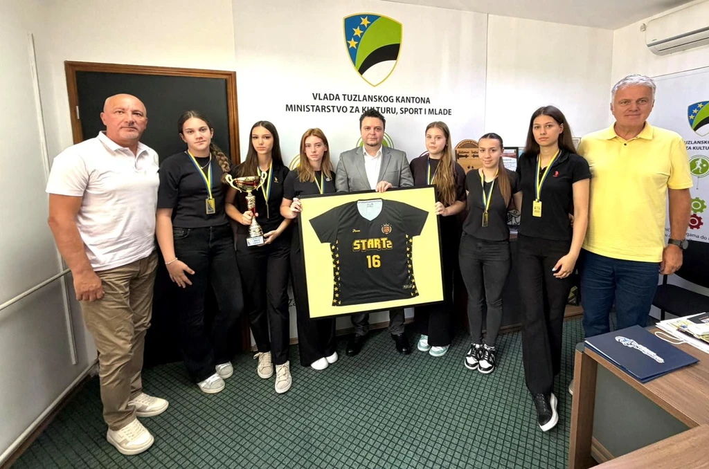Ministar Gazdić primio nove članice Premijer lige BiH u košarci za žene -  KK STARTz