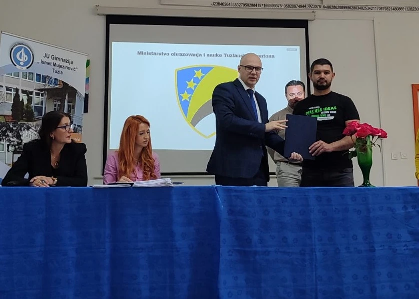 47 stipendija za učenike romske nacionalnosti i nacionalnih manjina: Tuzlanski kanton nastavlja ulagati u obrazovanje