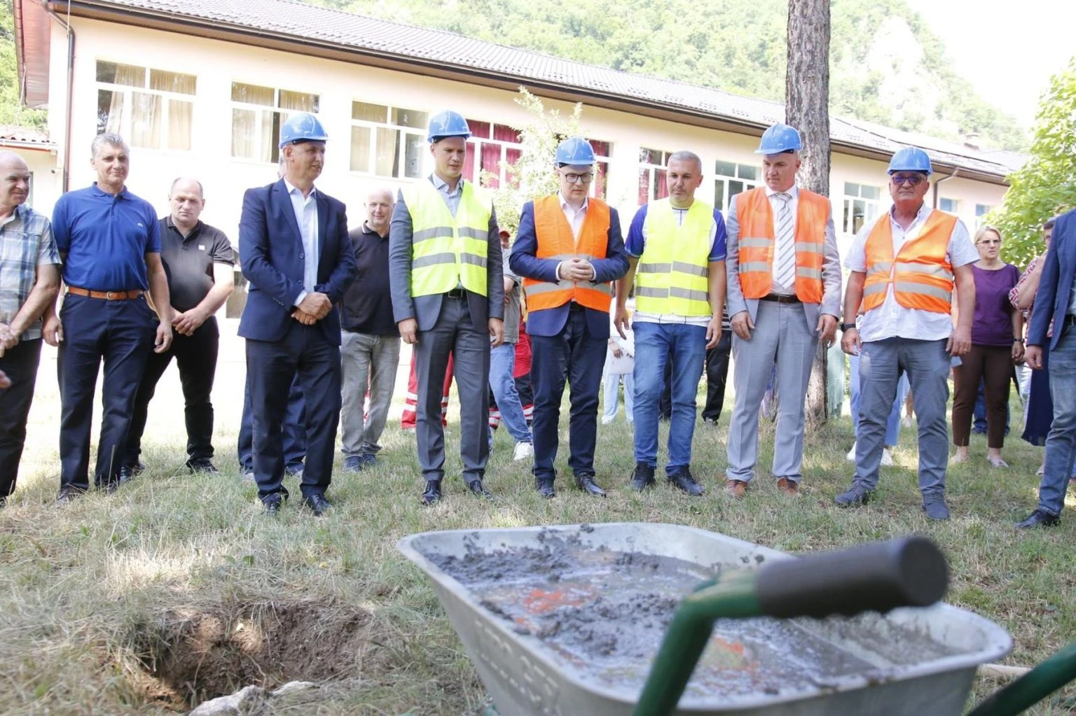 Položen kamen temeljac za novu fiskulturnu salu u Stuparima